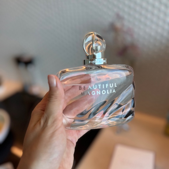 Beautiful Magnolia perfume - Picture 2 of 7